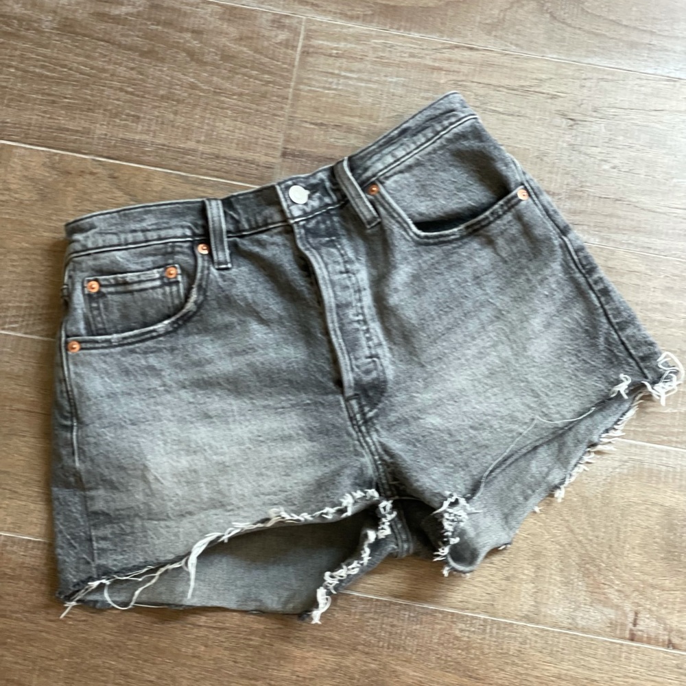 WOMENS LEVI 501 DARK GRAY BUTTON UP CUT OFF SHORTS